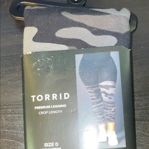 Torrid crop Camo leggings size 0 BNWT